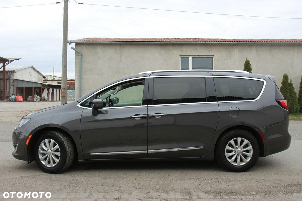 Chrysler Pacifica - 8