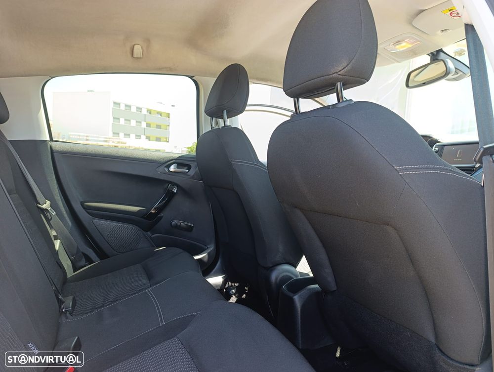 Peugeot 208 1.2 PureTech Style - 21