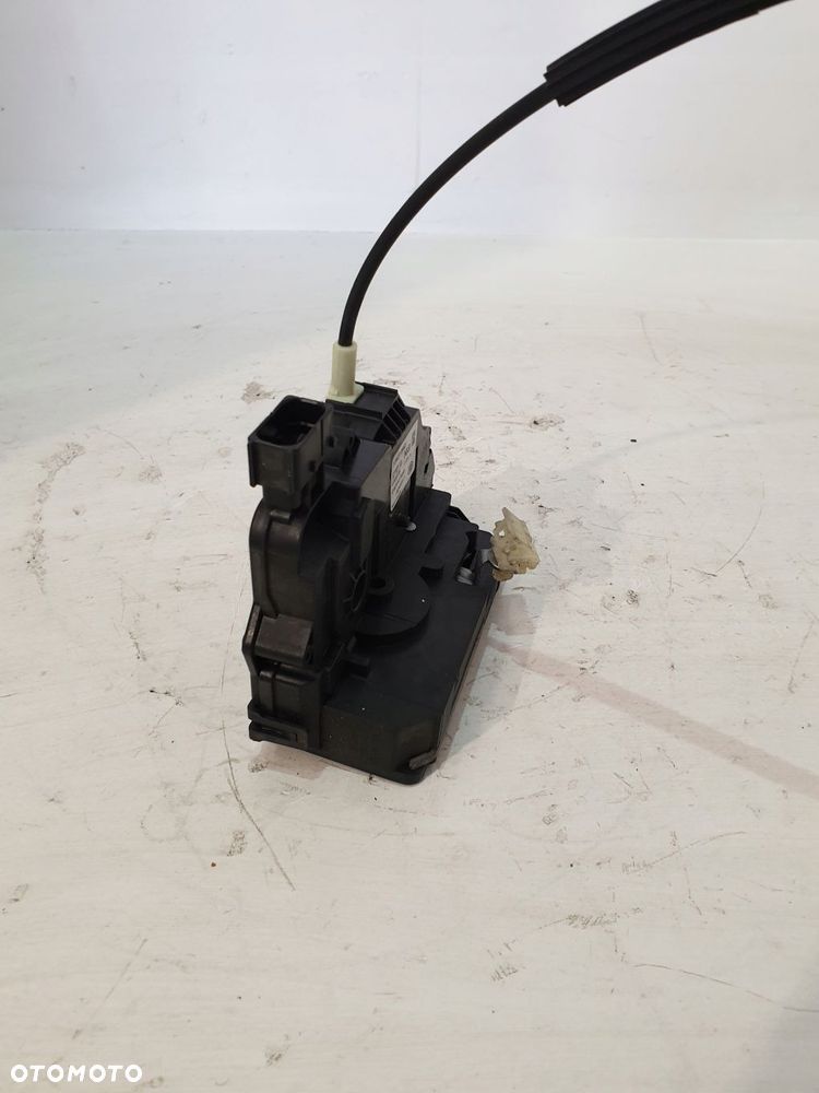 zamek drzwi prawy przód 13431840 opel corsa e 18r 1.2b - 2