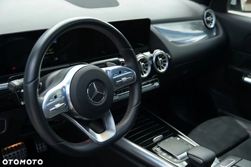 Mercedes-Benz GLA 250 4-Matic AMG Line - 18