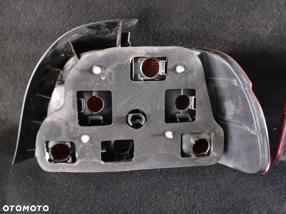 BMW E39 Sedan lampa tylna  prawa - brak wkładów - 2