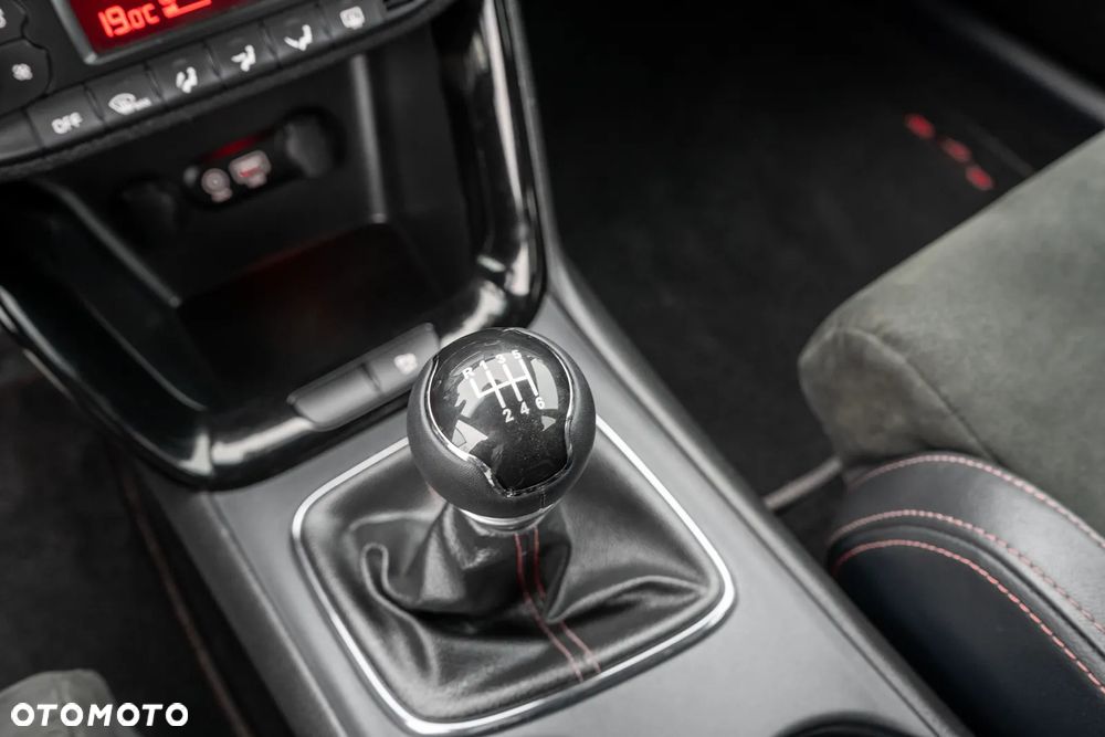 Kia Ceed 1.6 T-GDI GT-Track - 28
