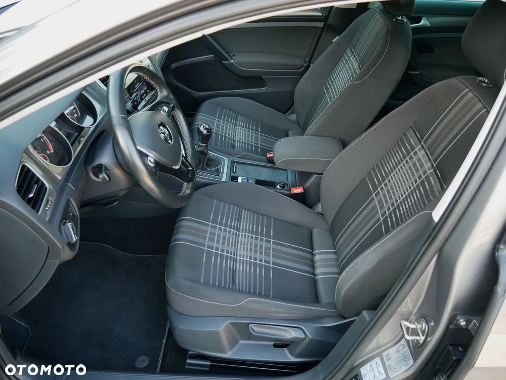 Volkswagen Golf 1.6 TDI BlueMotion Technology Lounge - 19