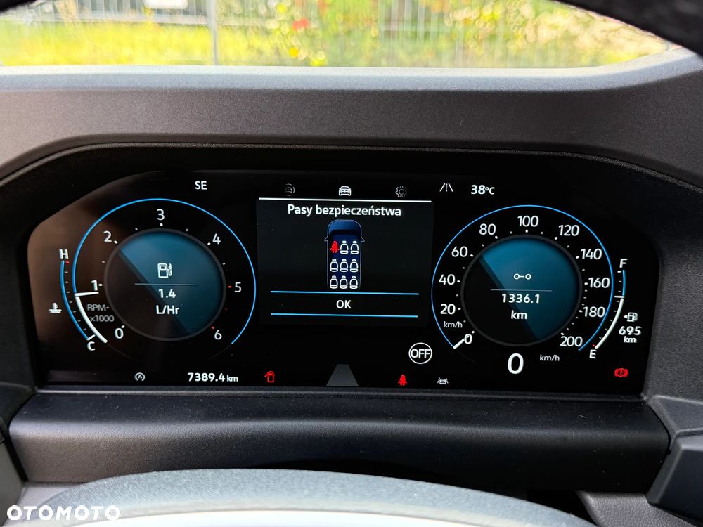 Volkswagen Caravelle - 14