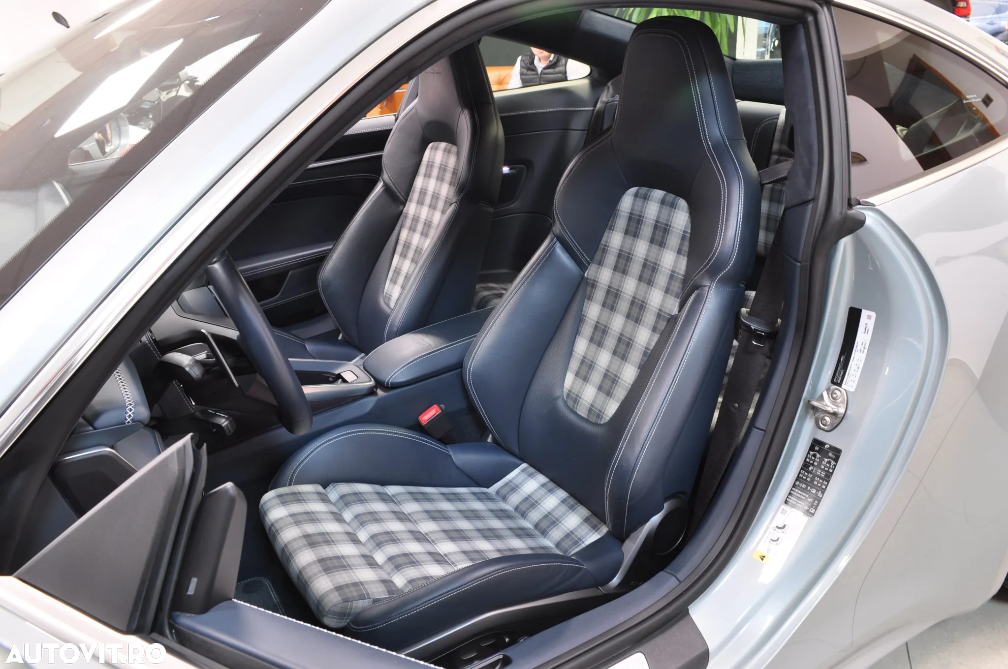 Porsche 911 Carrera 4S - 16