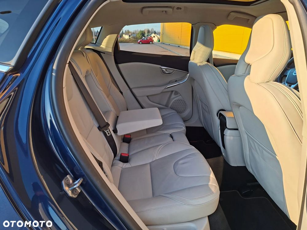 Volvo V40 Cross Country D3 Geartronic Ocean Race - 24