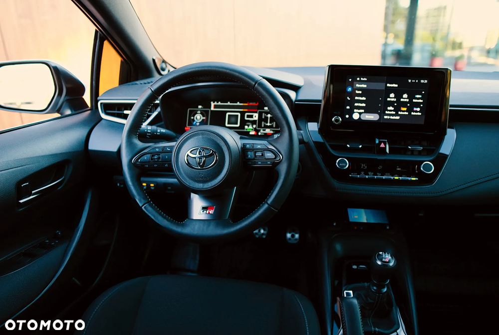 Toyota Corolla - 12
