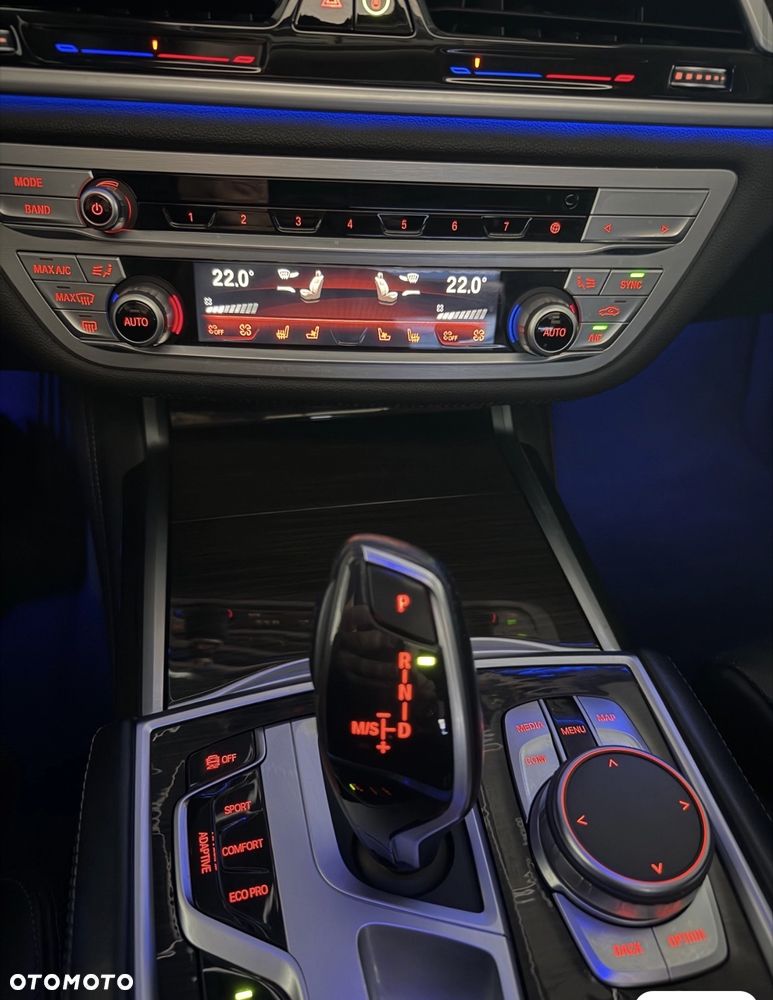 BMW Seria 7 740Li - 23