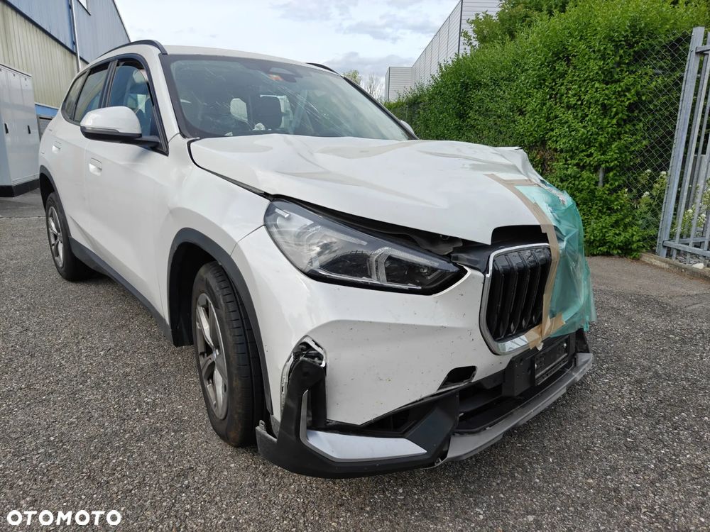 BMW X1 xDrive23i mHEV - 3