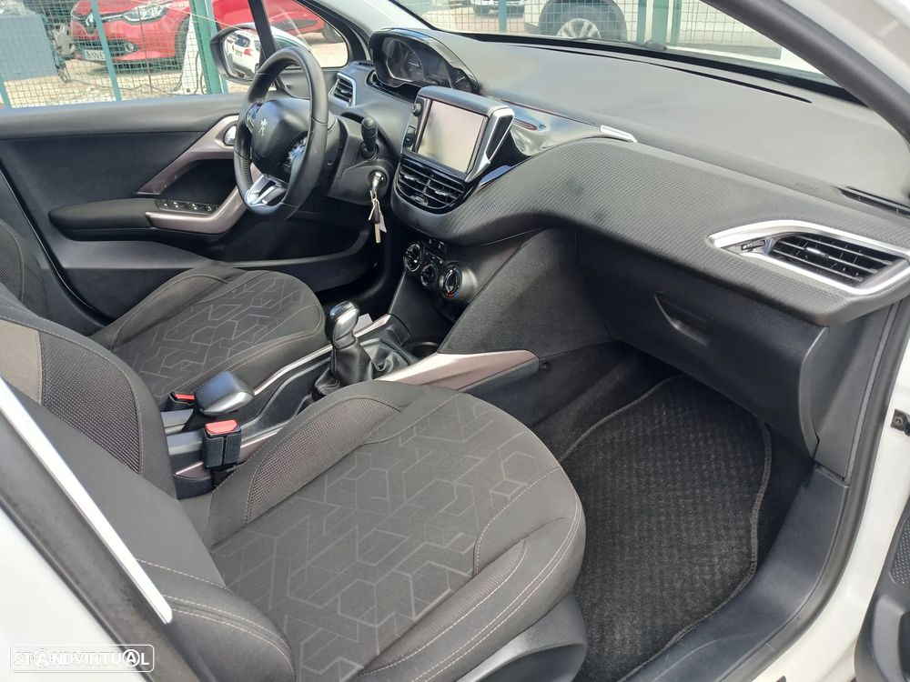 Peugeot 2008 1.2 PureTech Style - 23