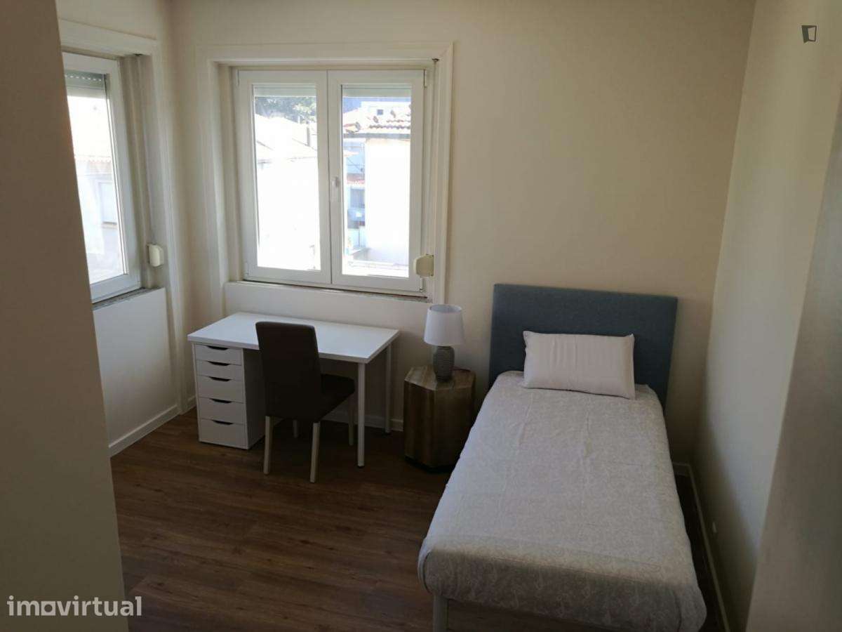 Quarto - localizado em Paranhos Porto - Grande imagem: 4/13