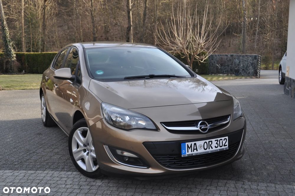 Opel Astra 1.4 Turbo Color Edition - 1