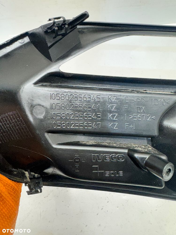 IV-39 PRAWA KRATKA ZDERZAKA IVECO DAILY - 2
