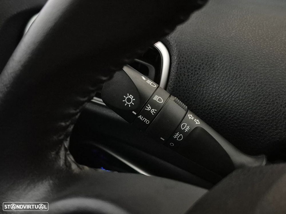 Toyota Prius 1.8 Luxury Pele - 28