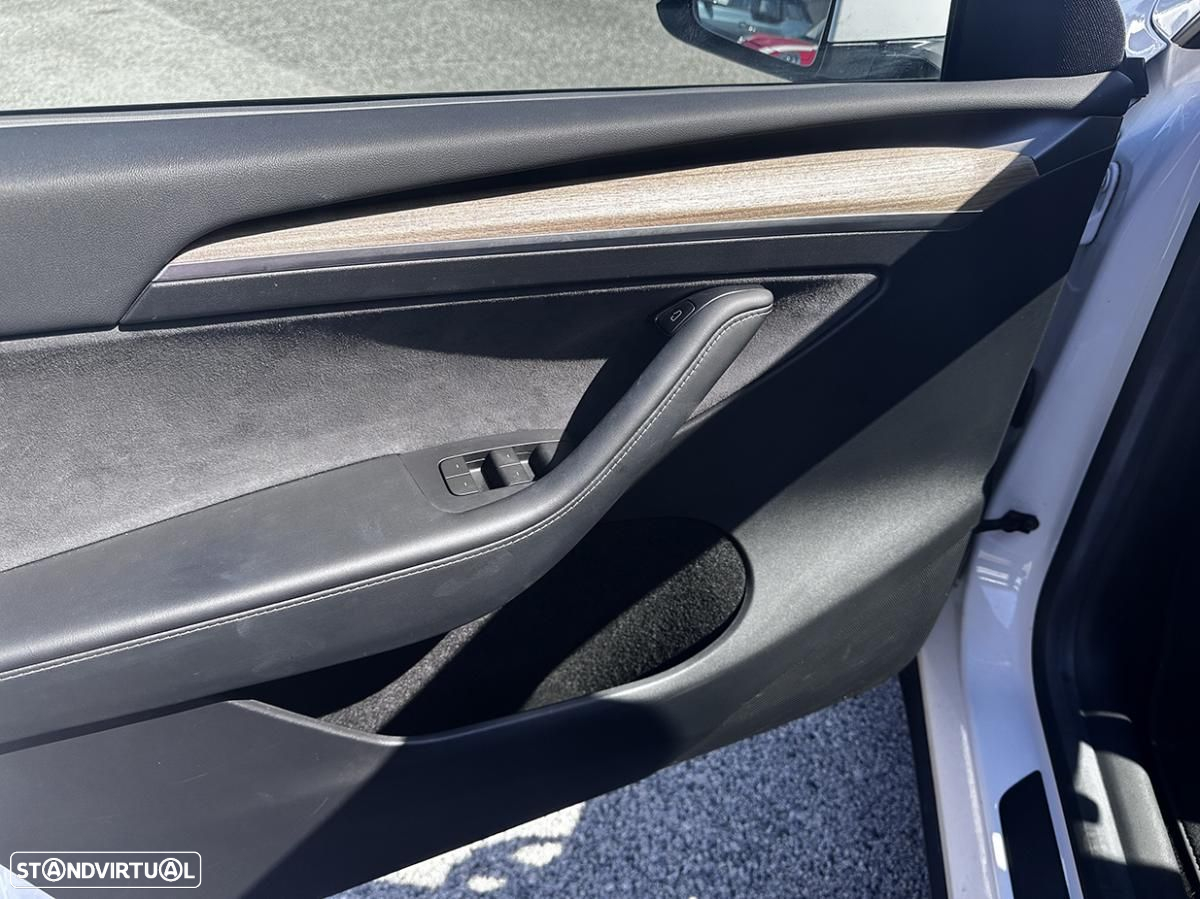 Tesla Model Y Long Range Tração Integral - 17