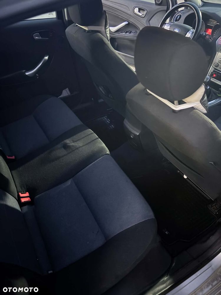Ford Mondeo 2.0 TDCi Ambiente - 15