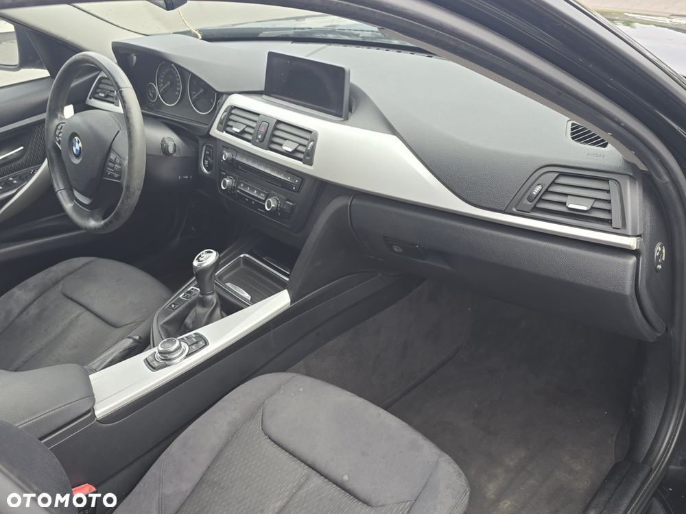 BMW Seria 3 318d - 11