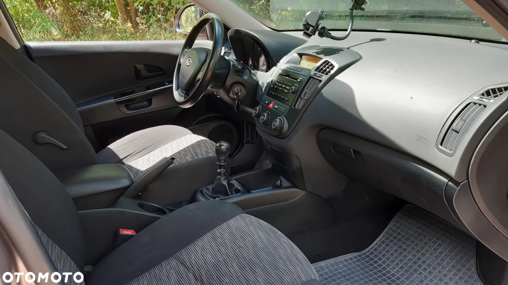 Kia Ceed - 11