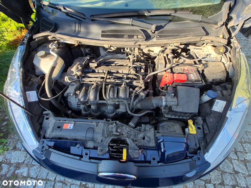 Ford Fiesta 1.6 Ghia - 14