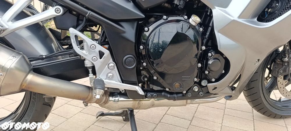 Suzuki GSX - 26