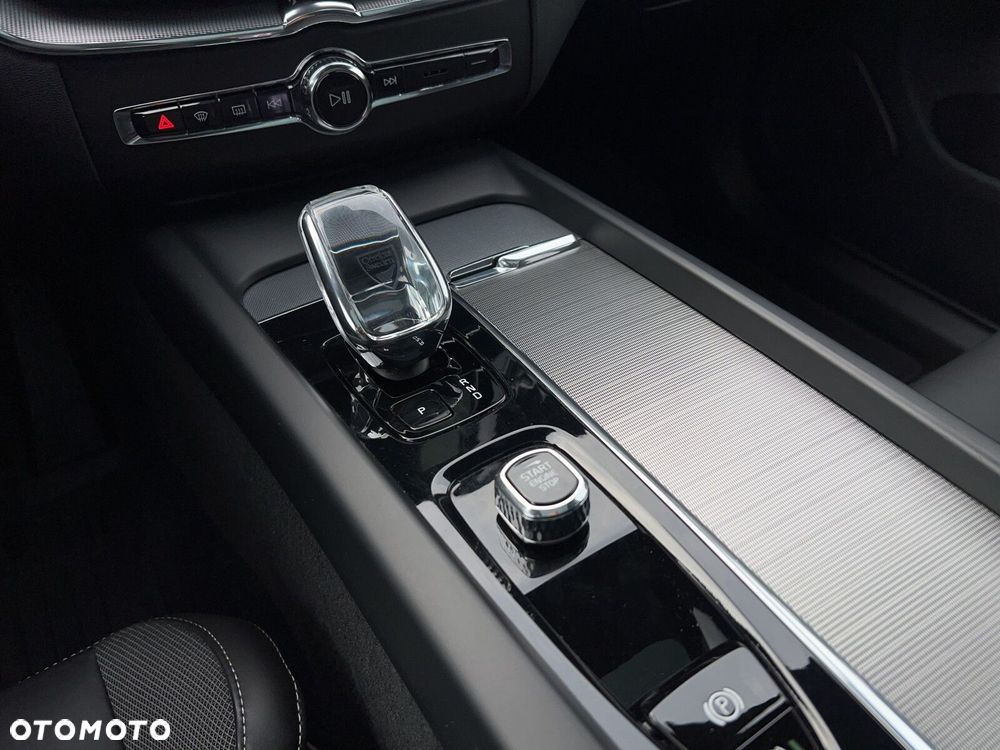 Volvo XC 60 B5 D AWD Ultimate Dark - 23