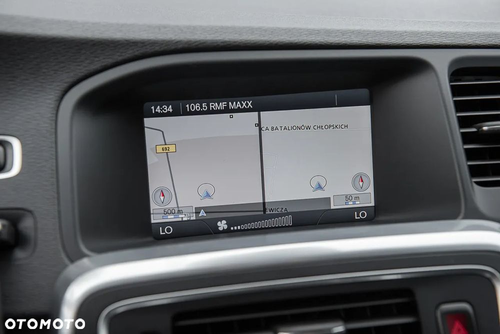 Volvo V60 D2 Momentum - 24