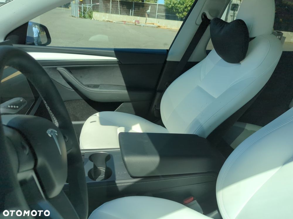 Tesla Model Y - 21