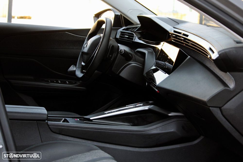 Peugeot 408 1.2 PureTech Allure EAT8 - 17