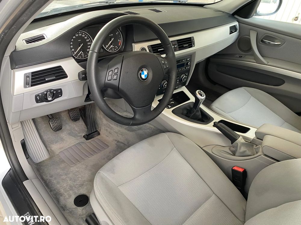 BMW Seria 3 320d EfficientDynamics Edition - 16