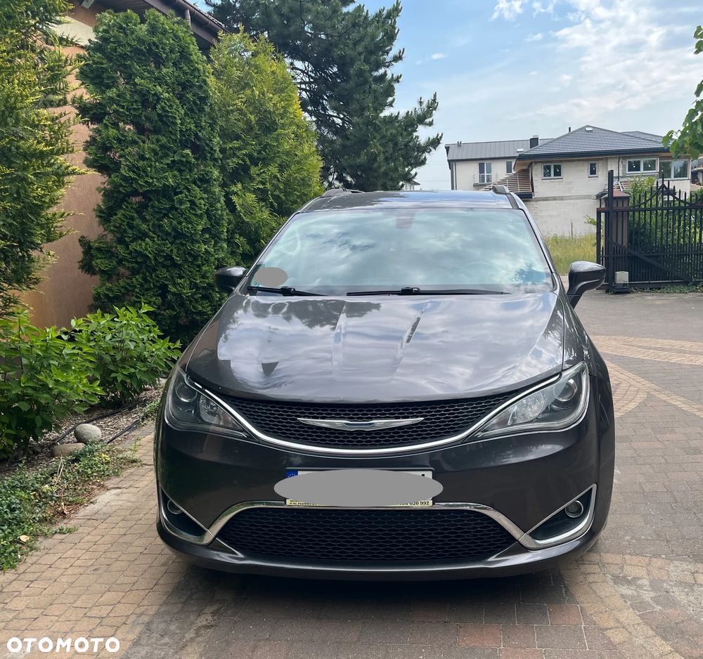 Chrysler Pacifica - 2