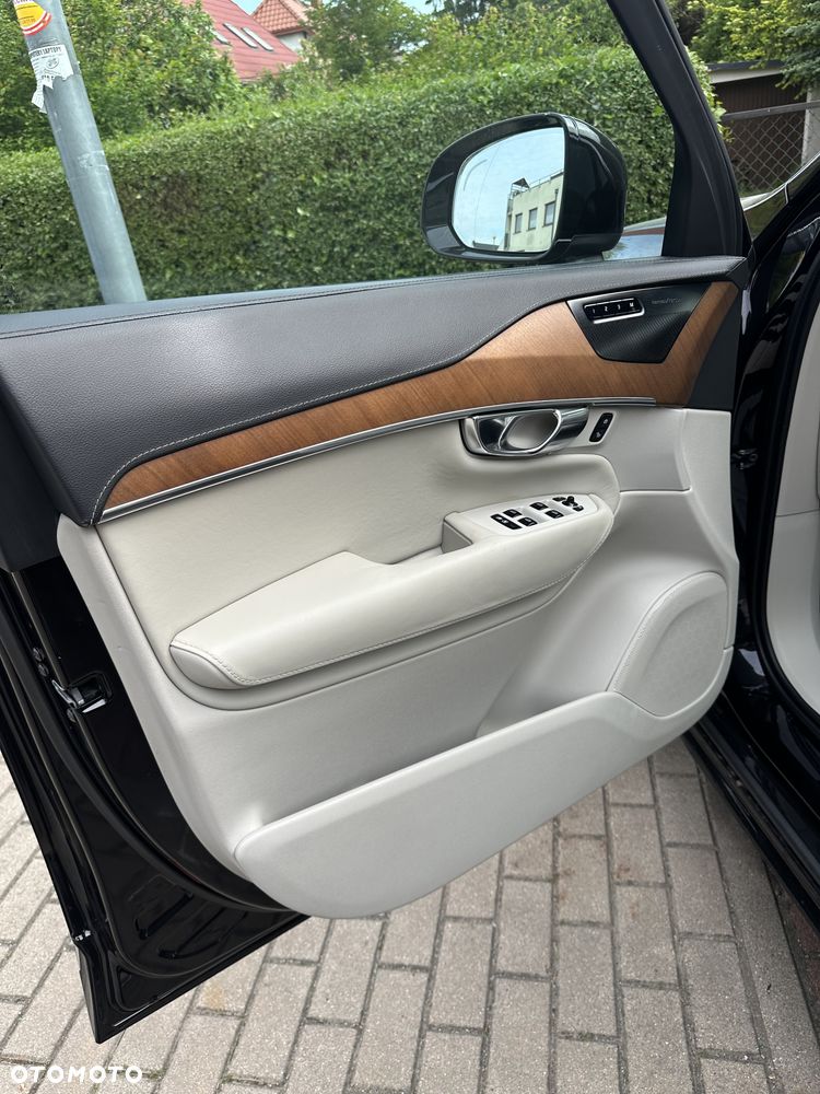 Volvo XC 90 - 9