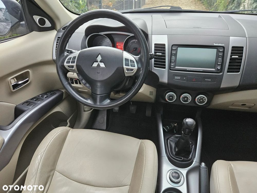 Mitsubishi Outlander 2.2 DI-D 4WD Intense - 13