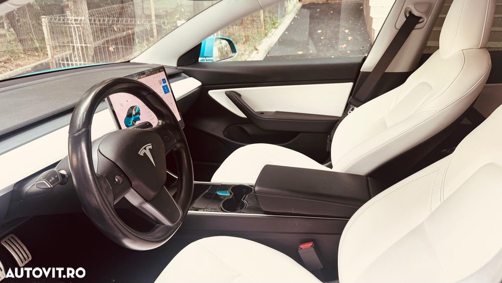 Tesla Model 3 - 3