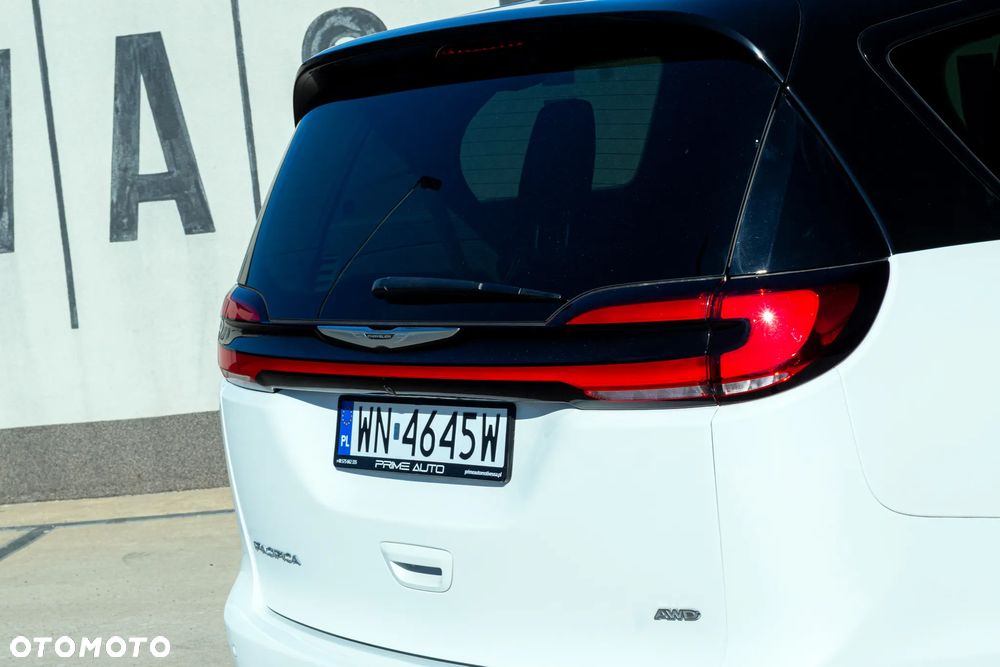 Chrysler Pacifica - 11