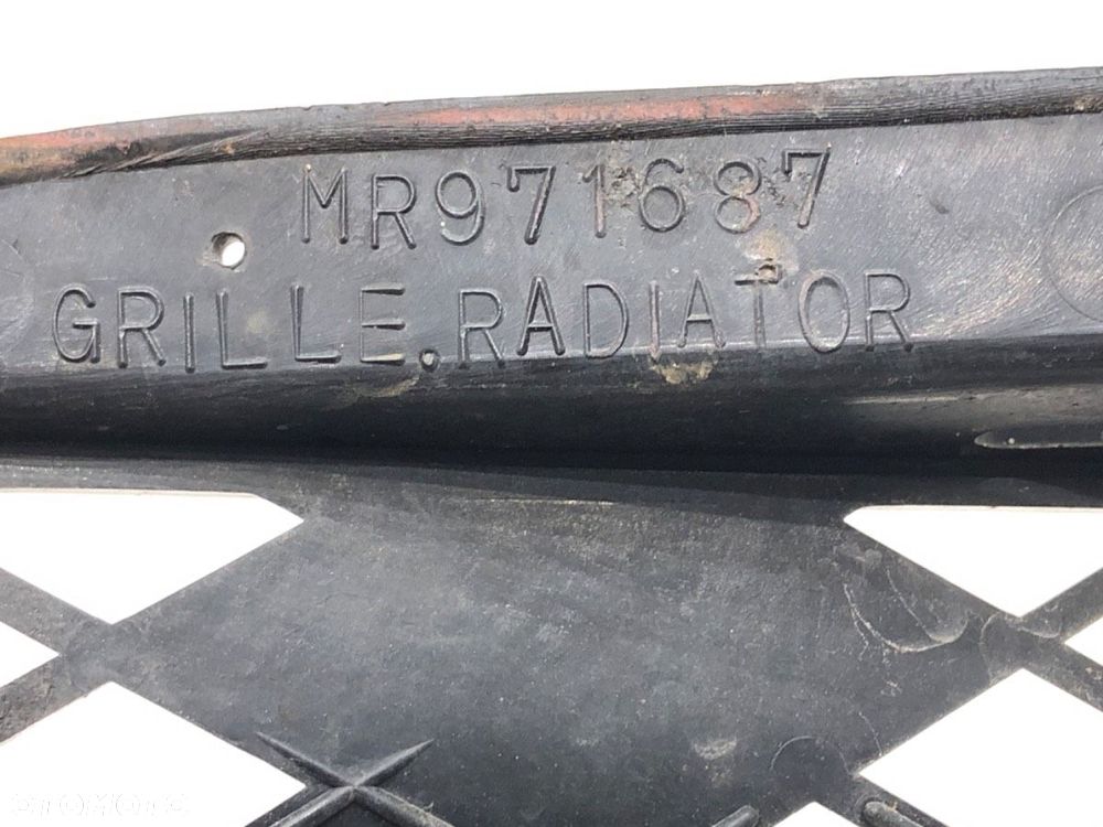 ATRAPA GRILL  MITSUBISHI OUTLANDER I (CU_W) 2001 - 2008 2.4 108 kW [147 KM] benzyna 2002 - 2003 - 5