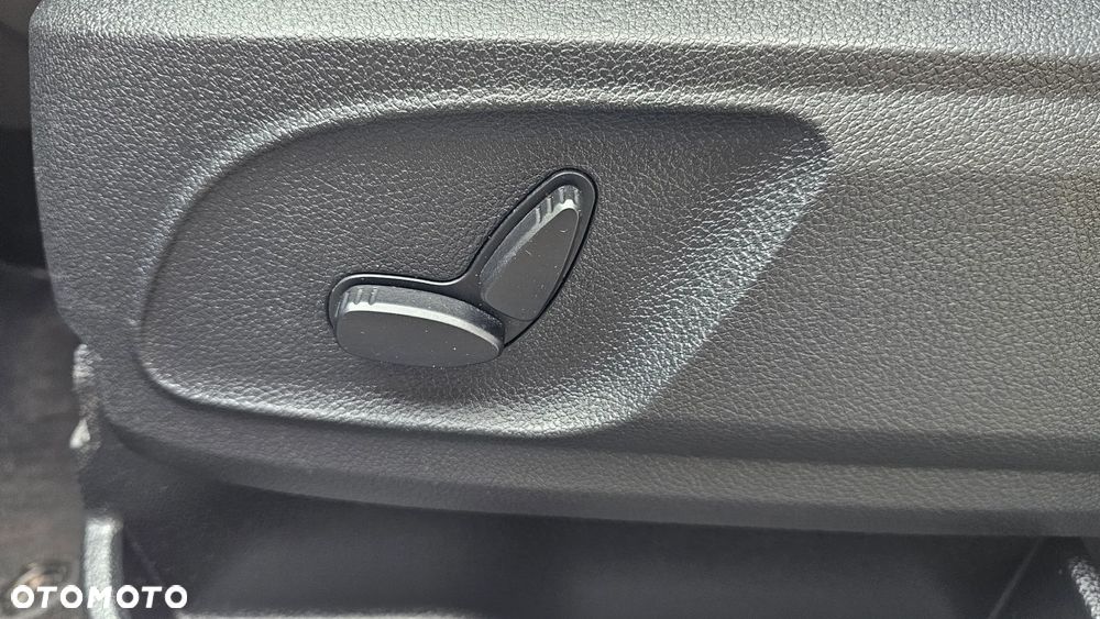 Ford Kuga 2.0 TDCi 2x4 Titanium - 18