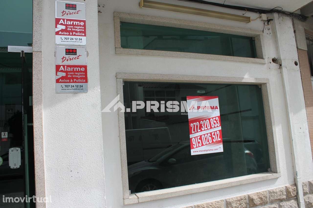 Loja para venda com excelente visibilidade no centro de Alcains - Grande imagem: 4/14