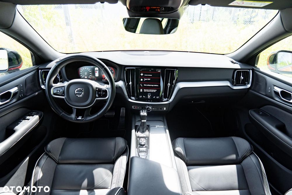 Volvo S60 T5 R-Design - 10