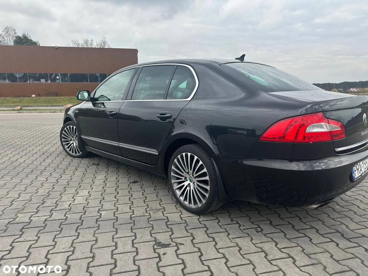 Skoda Superb 2.0 TDI L&K DSG - 8