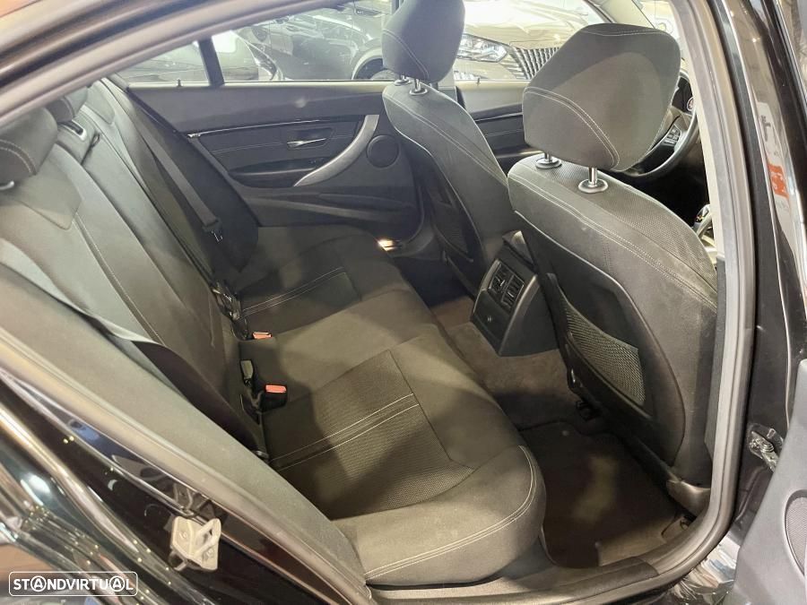 BMW 330 e iPerformance Line Sport - 34