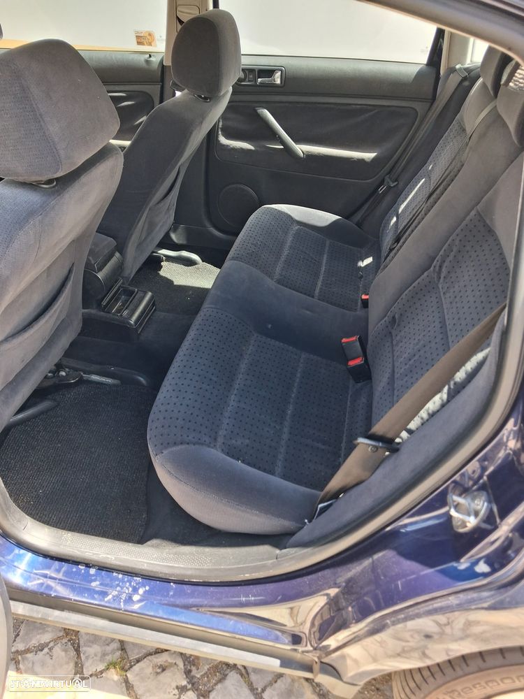 VW Passat 1.9 TDi Confortline - 1
