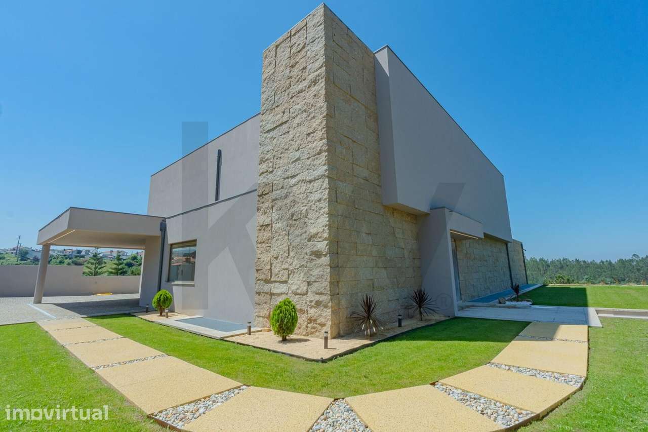 Moradia de Luxo T3+1 com Piscina Coberta e Vistas Panorâmicas ! - Grande imagem: 4/48