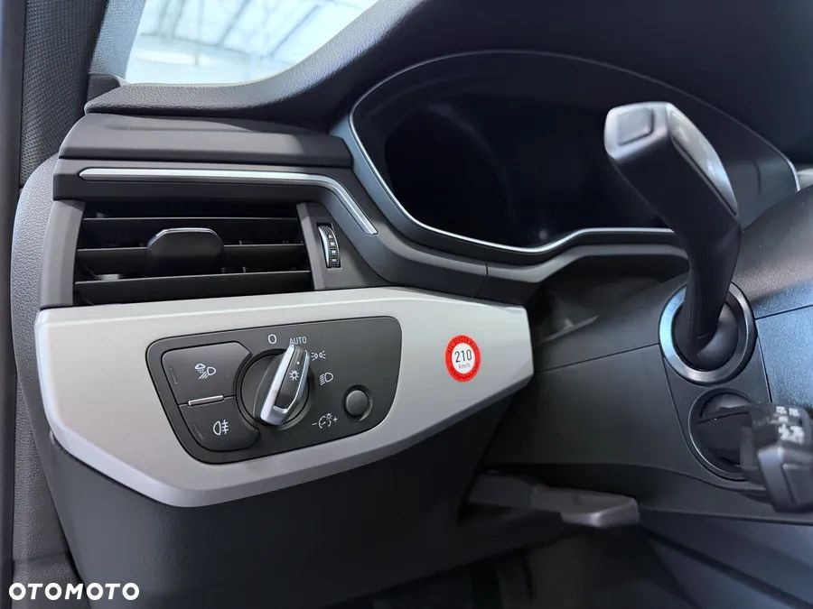 Audi A4 Avant 40 TDI quattro S tronic S line - 27