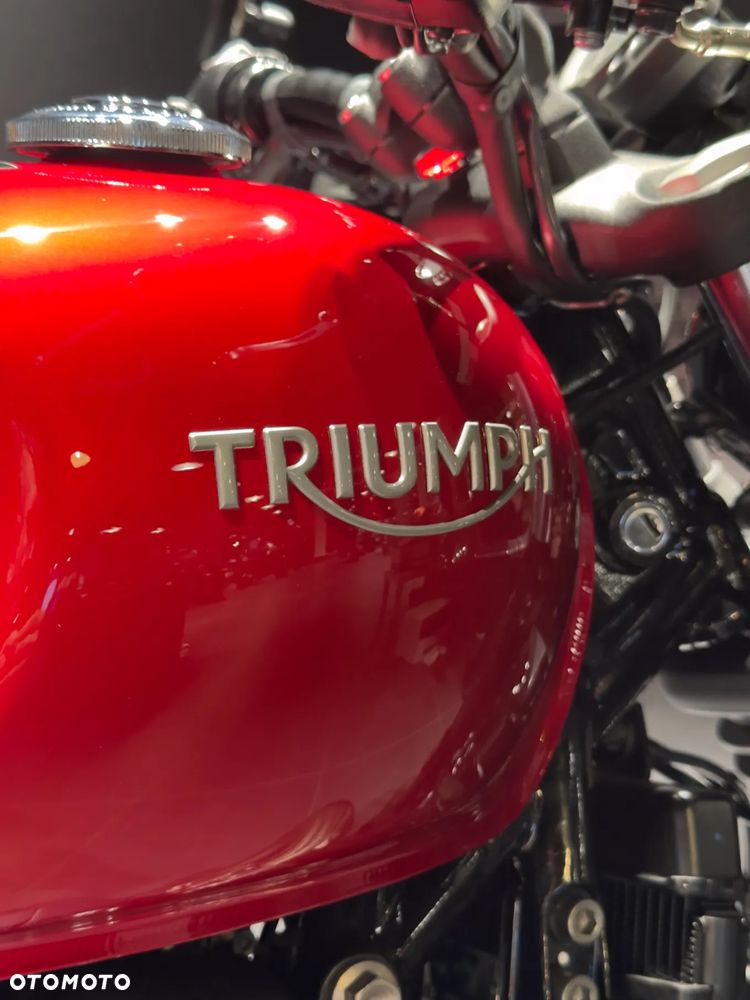 Triumph Bonneville Bobber - 8