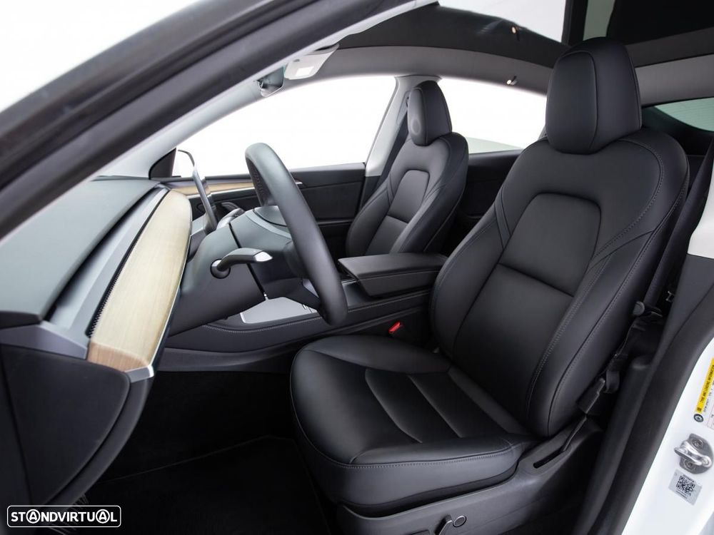 Tesla Model Y Long Range Dual Motor AWD — fotografia 9