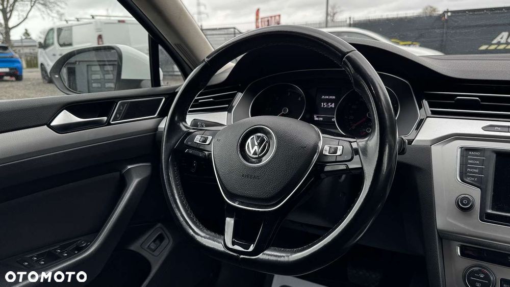 Volkswagen Passat - 28
