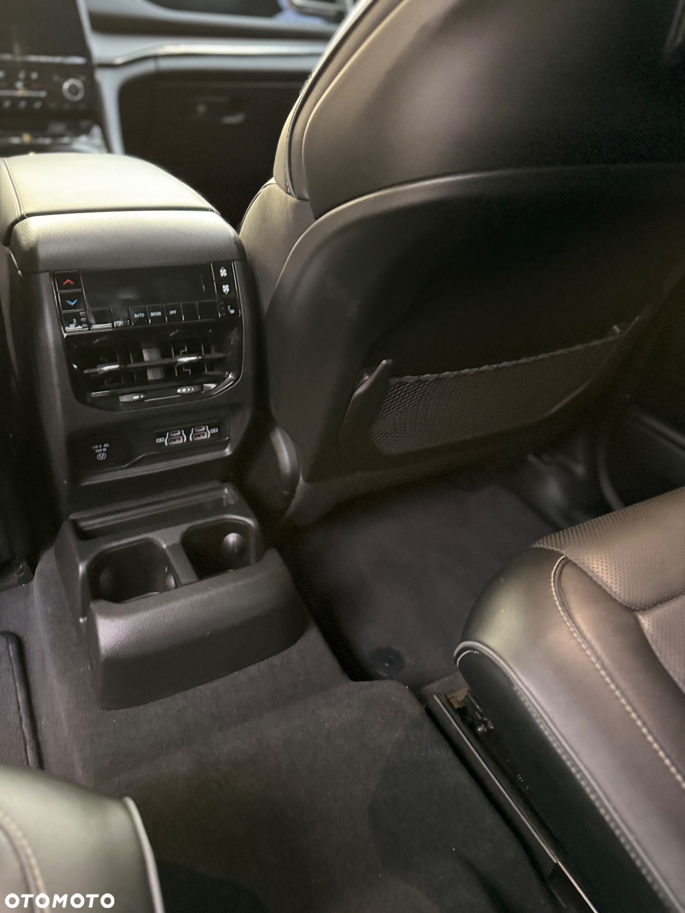 Jeep Grand Cherokee - 21