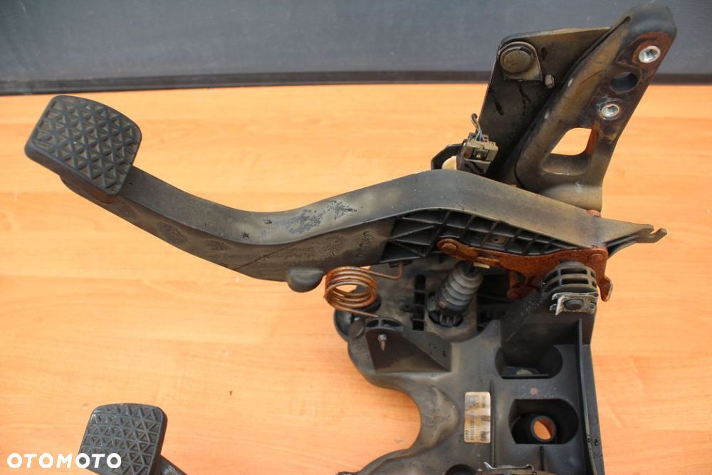 PEDAŁY  Sprzęgła oraz Hamulca EUROPA OPEL ASTRA K 39023894 - 8