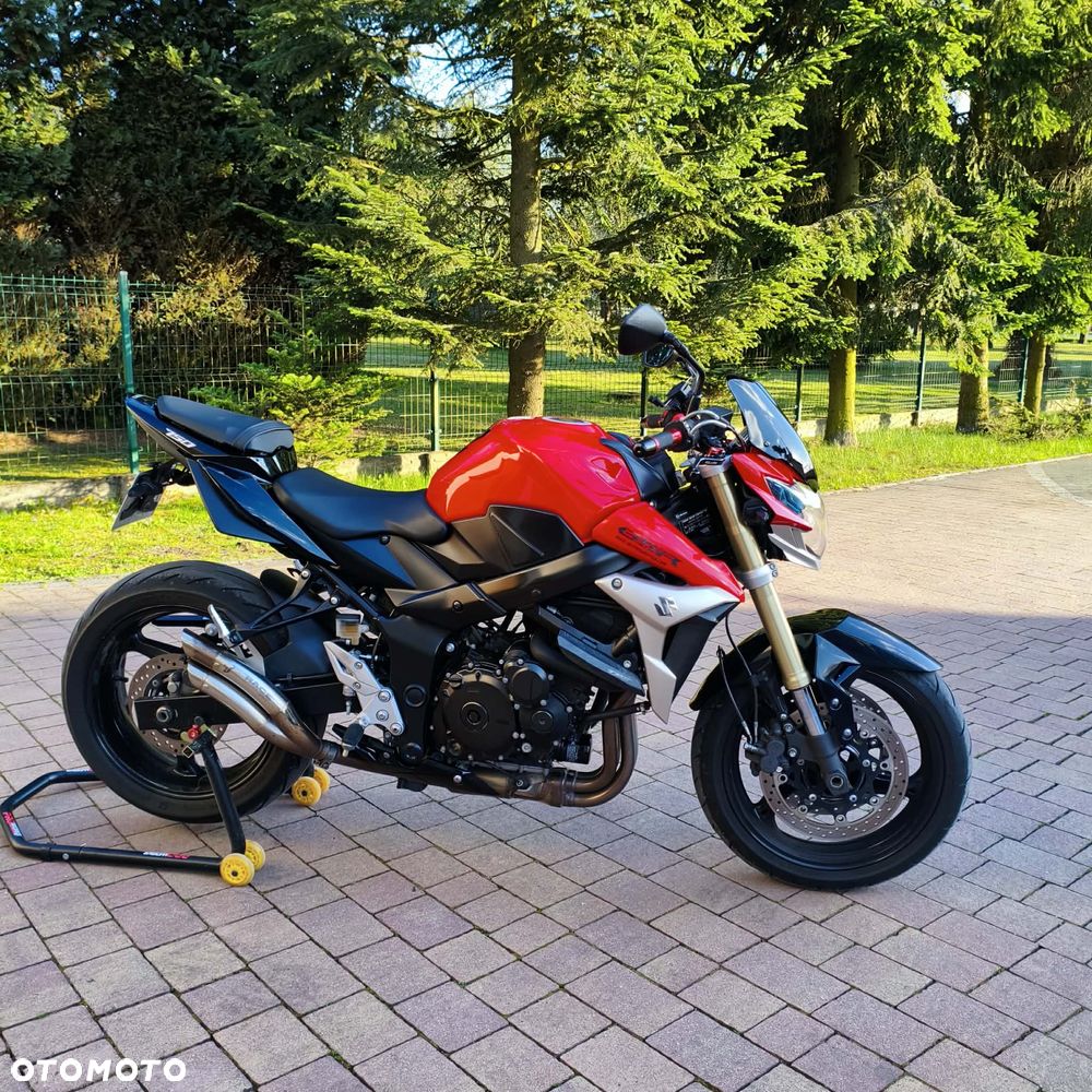 Suzuki GSR - 3