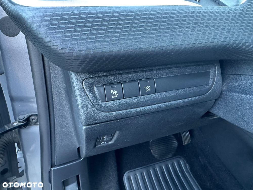 Peugeot 2008 PureTech 110 GPF Stop&Start EAT6 Allure - 23